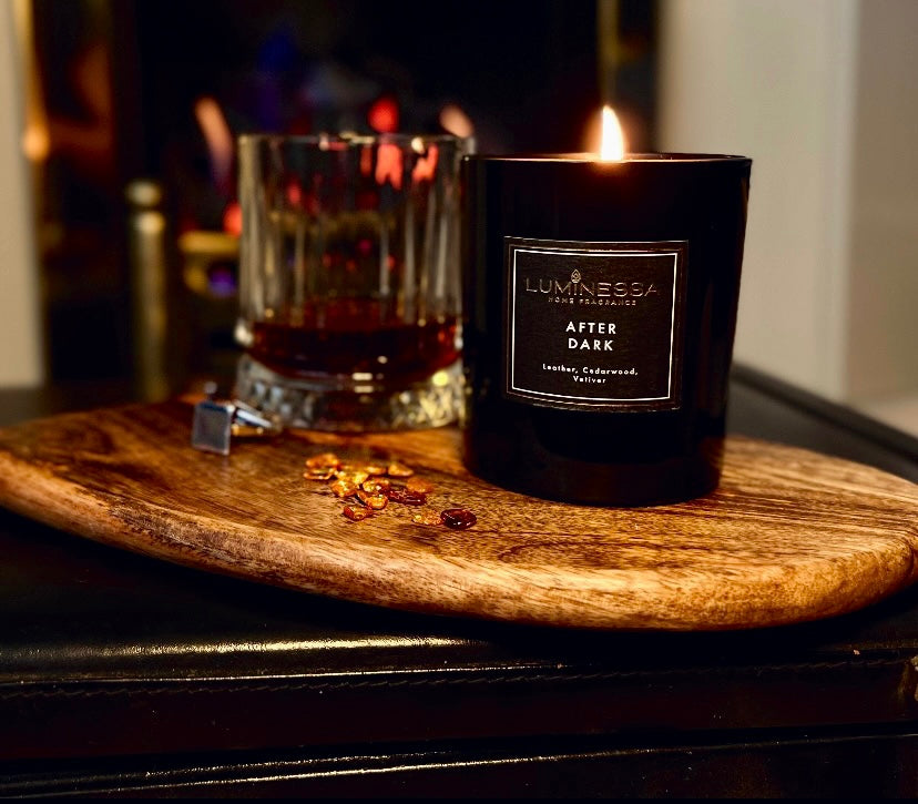 Leather, Cedarwood, Vetiver - After Dark Candle 220g image 1