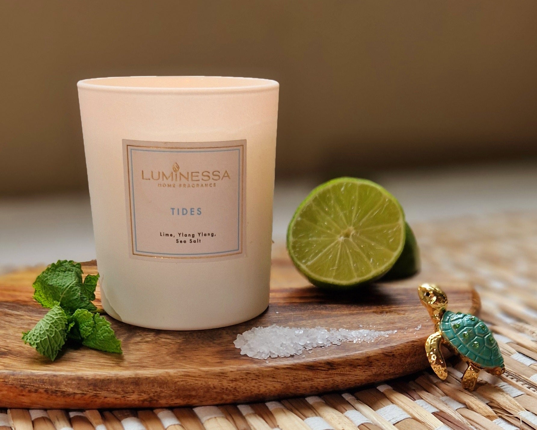 Lime, Ylang Ylang, Sea salt - Tides Candle 220g image 1
