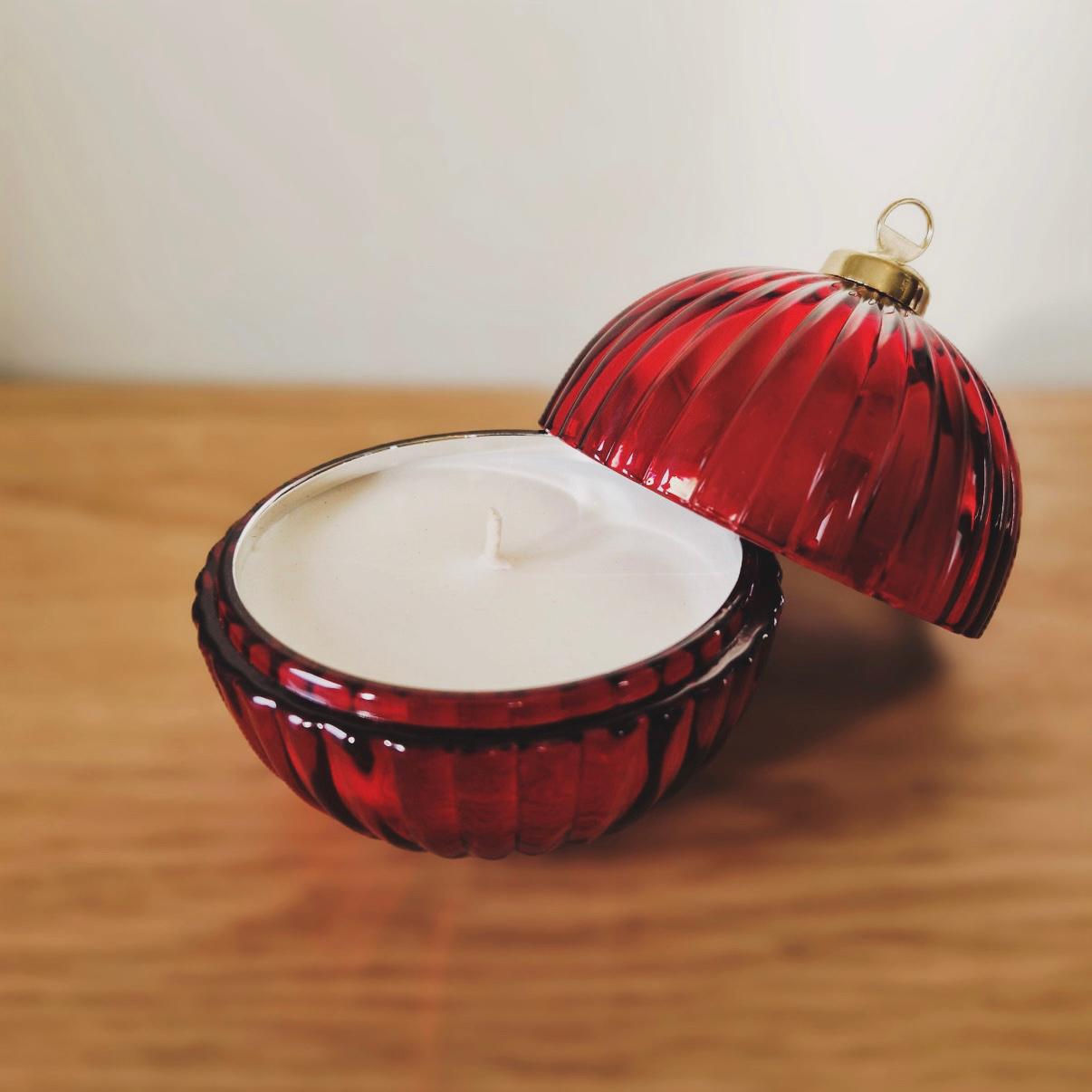 Red wine, Red berries, Winter spices - Mulled Wine Bauble Candle 195g