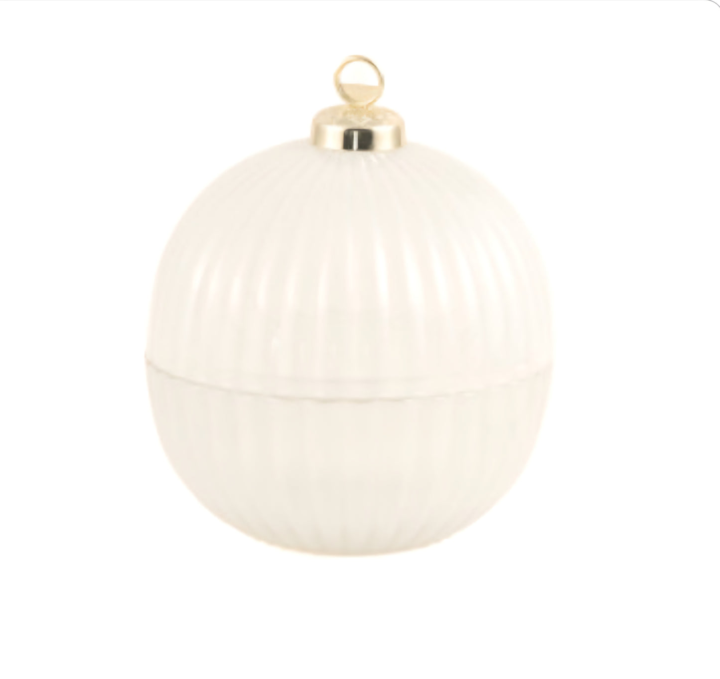 Juniper, Elderberry, Cranberry - Snow Berries Bauble Candle 195g