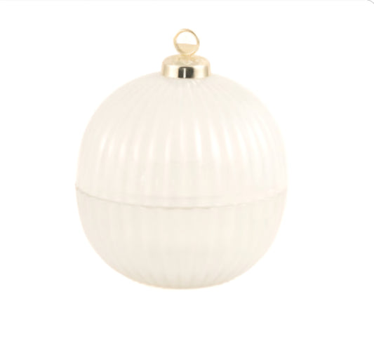 Juniper, Elderberry, Cranberry - Snow Berries Bauble Candle 195g